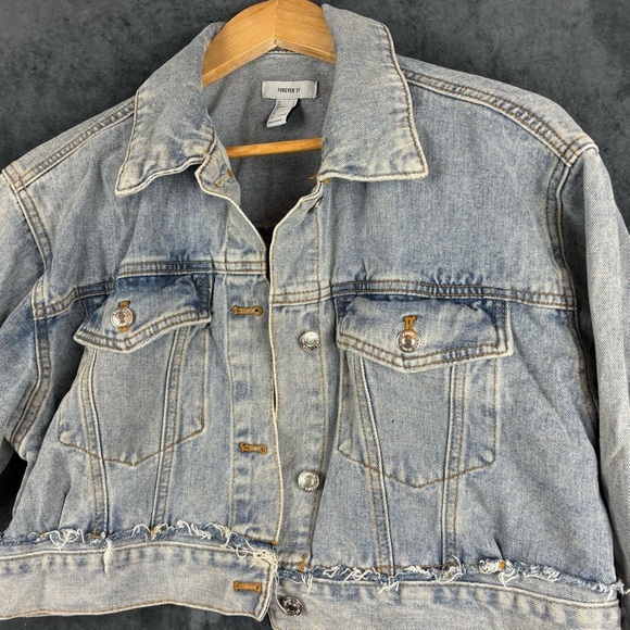 Forever 21 Blue Jean Crop Jacket Classic Denim Style Sz L - Picture 2 of 9
